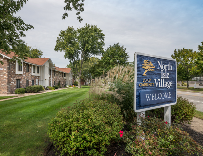 north isle village welcome sign